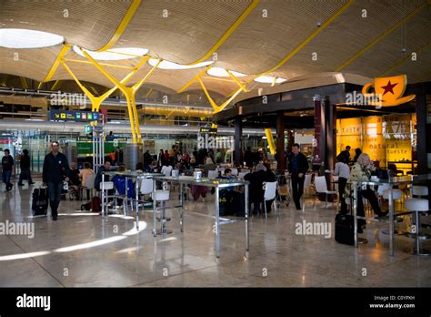 마드리드 공항, 왜 하필이면 여기서 커피를 마셔야 할까?